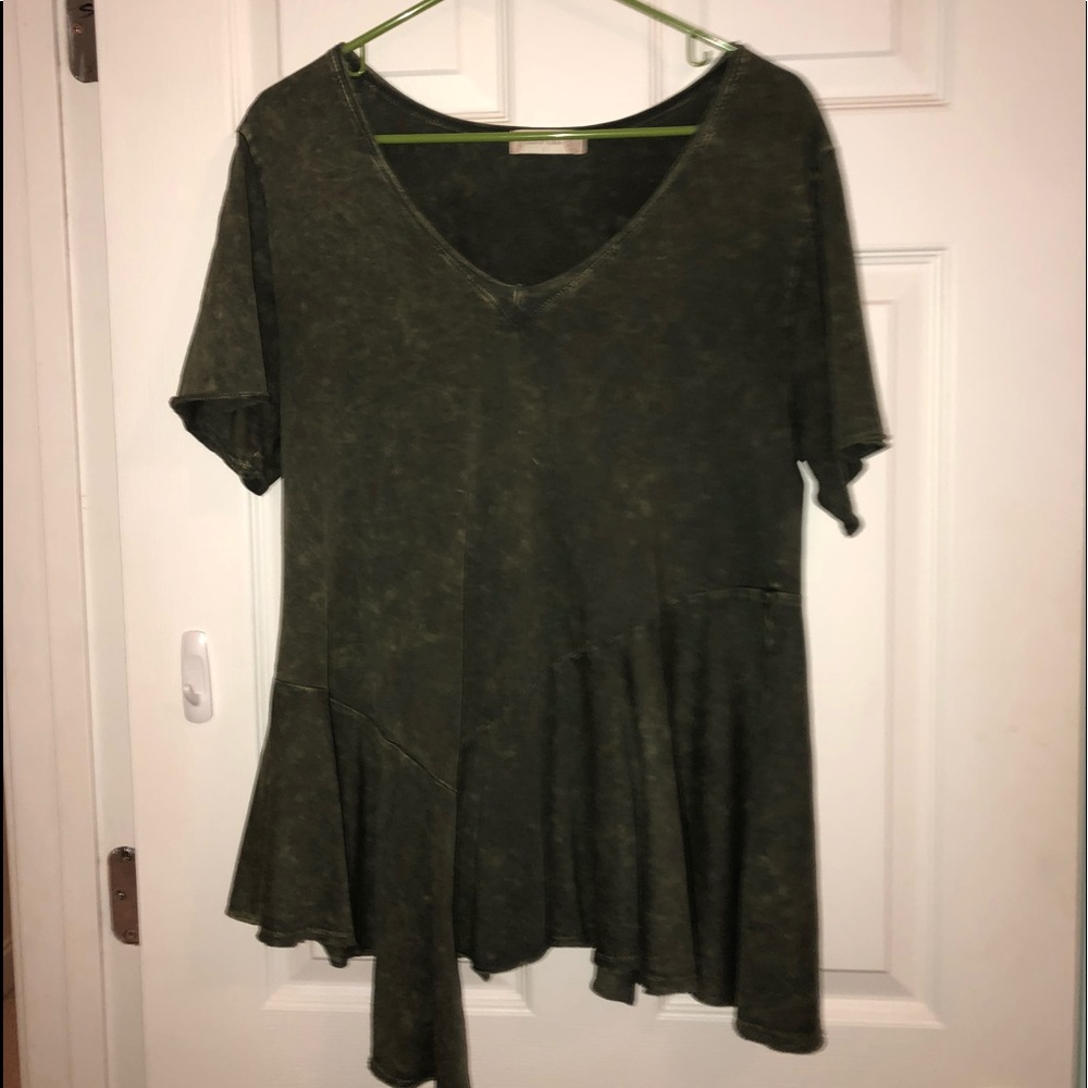 Asymmetrical hem T-shirt